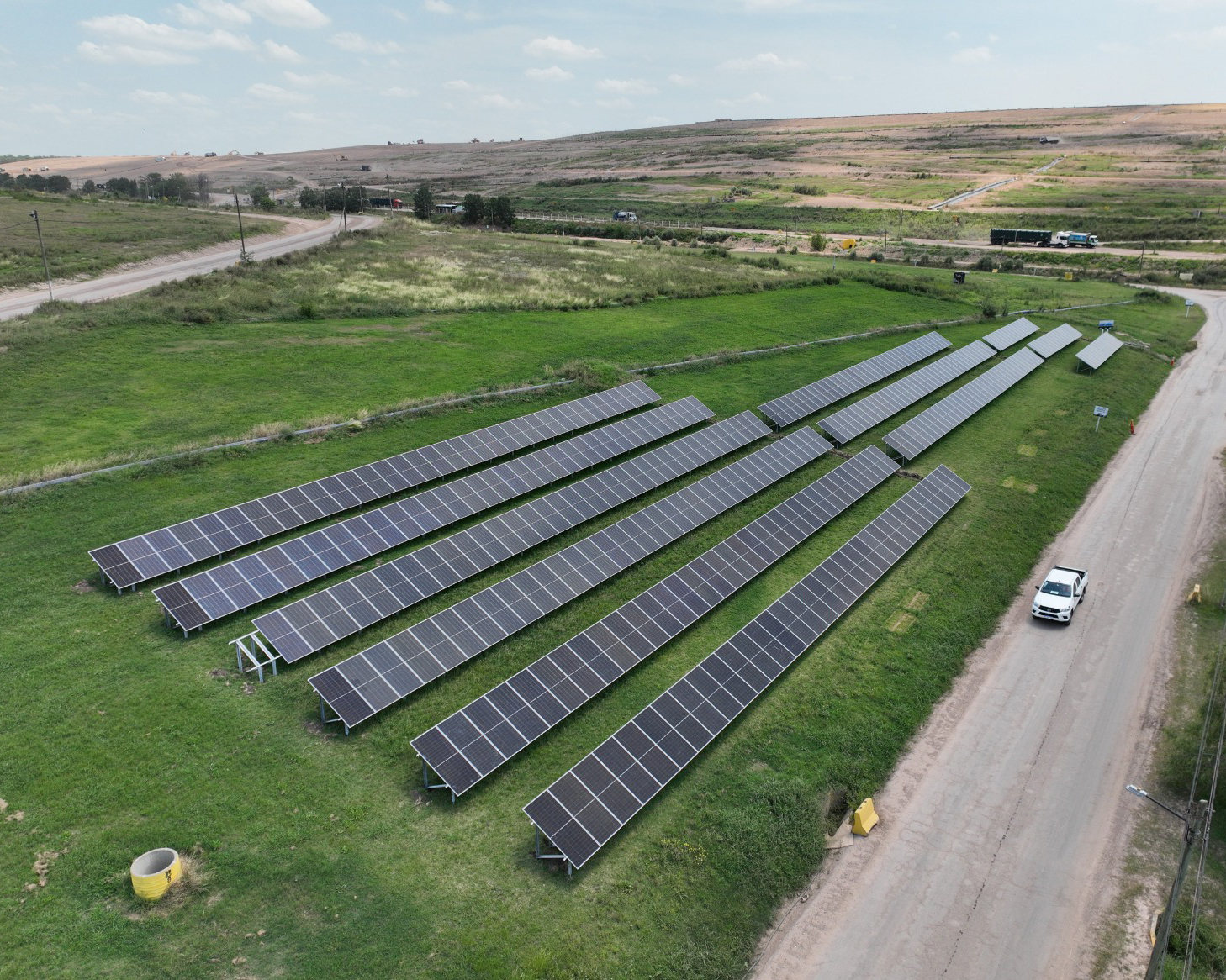 Panorámica general del parque fotovoltaico CEAMSE