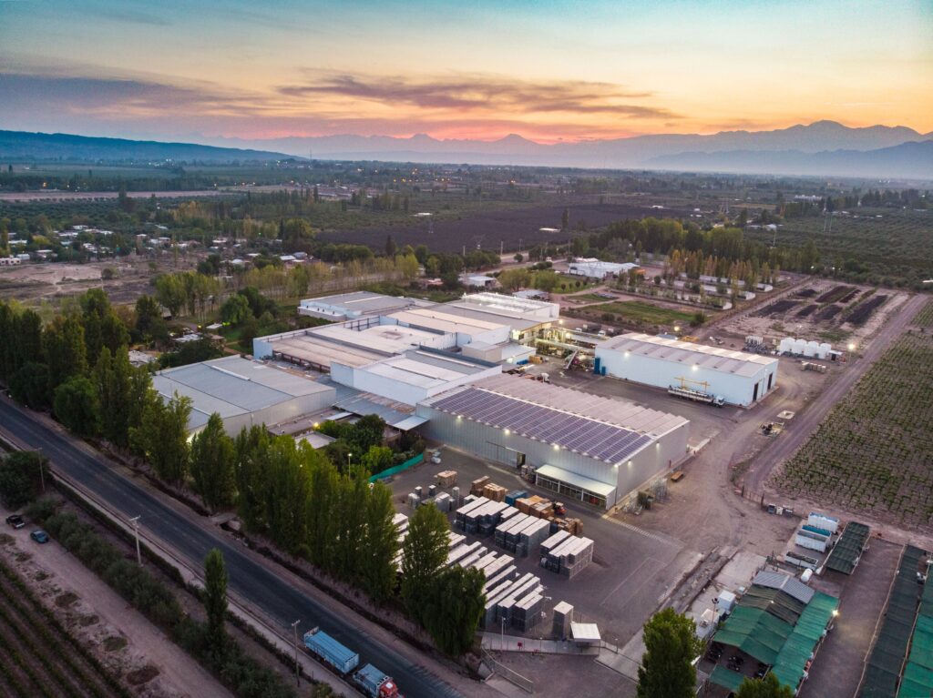 Instalación de paneles solares fotovoltaicos en Bodega Trivento - Proyecto de Energía Solar Energe Argentina