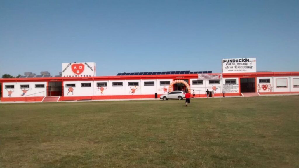 Instalación de paneles solares fotovoltaicos en Asociación Deportiva Berazategui - Proyecto de Energía Solar Energe Argentina