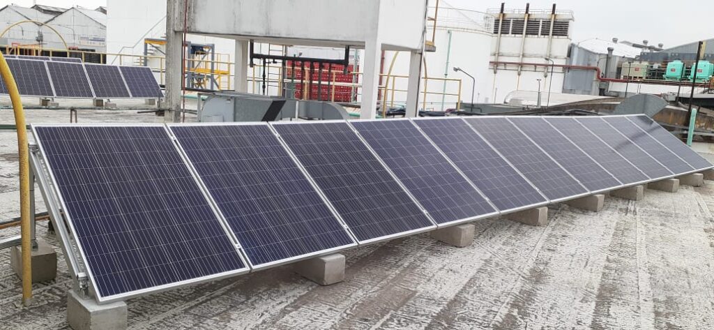 Instalación de paneles solares fotovoltaicos en Coca-Cola FEMSA - Proyecto de Energía Solar Energe Argentina