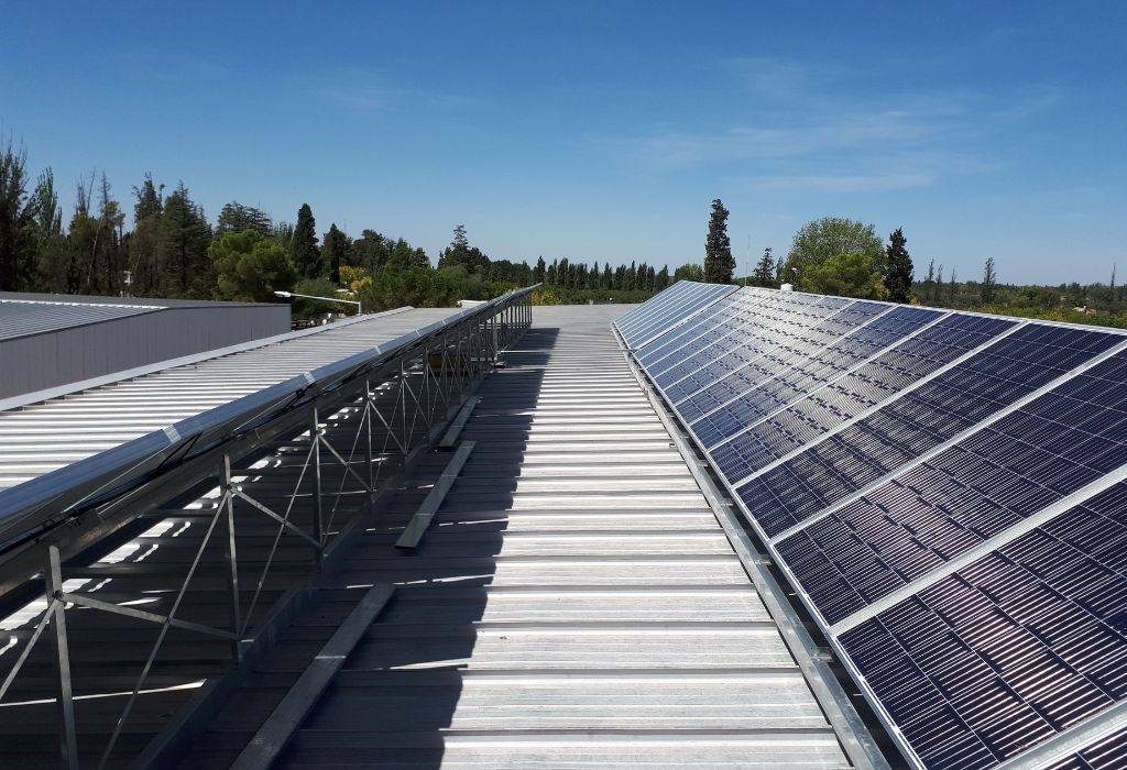 Instalación de paneles solares fotovoltaicos en Corchos de Argentina - Proyecto de Energía Solar Energe Argentina
