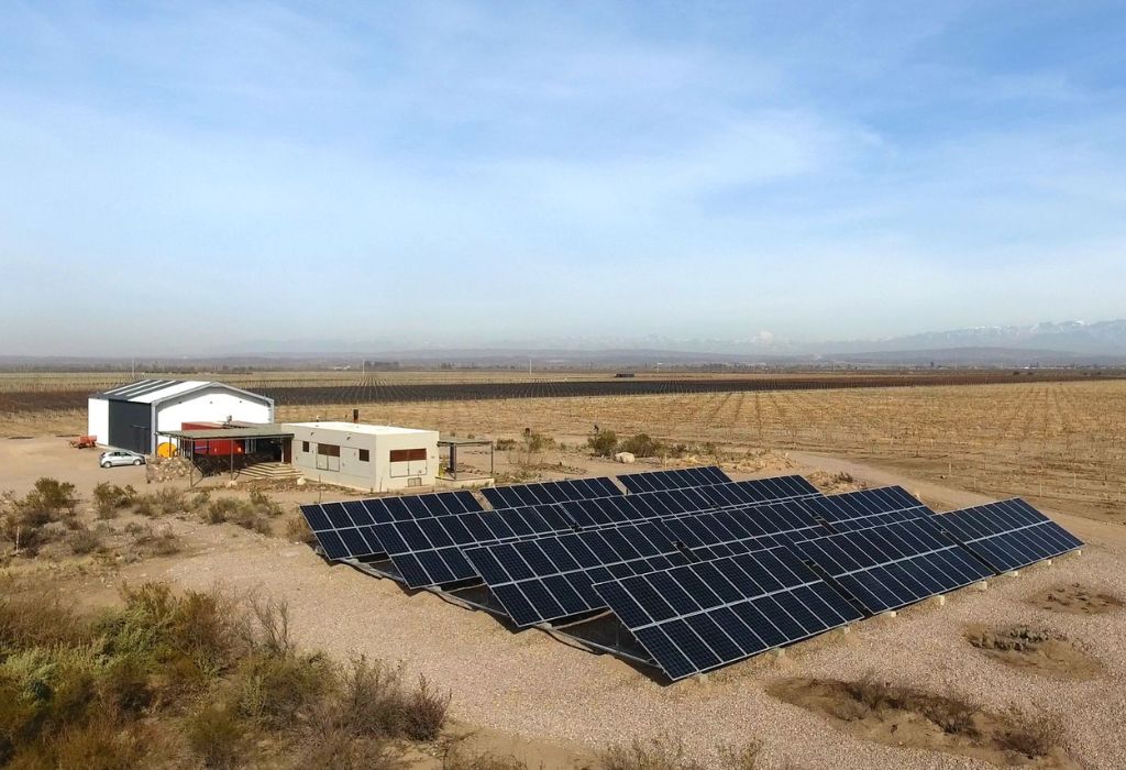 Instalación de paneles solares fotovoltaicos en Finca Bautem - Proyecto de Energía Solar Energe Argentina