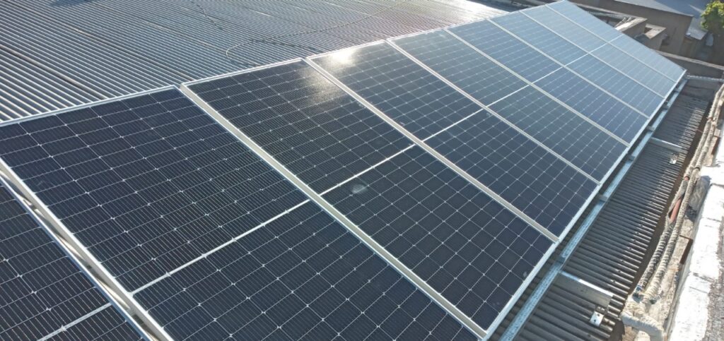 Instalación de paneles solares fotovoltaicos en Retoños de Vid - Proyecto de Energía Solar Energe Argentina