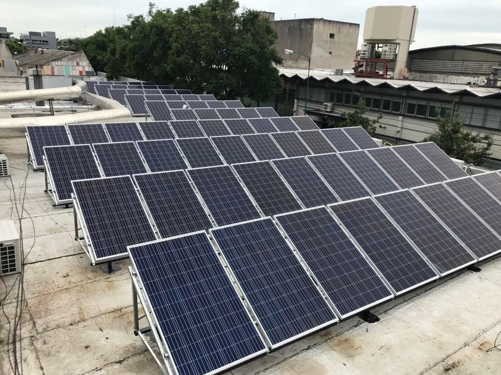 Instalación de paneles solares fotovoltaicos en Sanyo Color - Proyecto de Energía Solar Energe Argentina